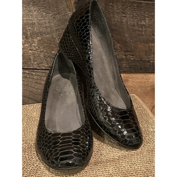 Stuart Weitzman Womens Size 8.5 Black‎ Crocodile Print Patent Leather Heels - Picture 1 of 8